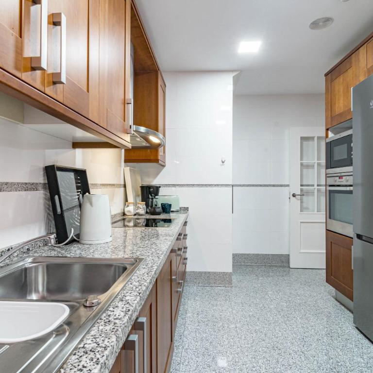 Luxury 3 bed Duplex Penthouse, 3 mins walk to the beach - Three-Bedroom Apartment - 20