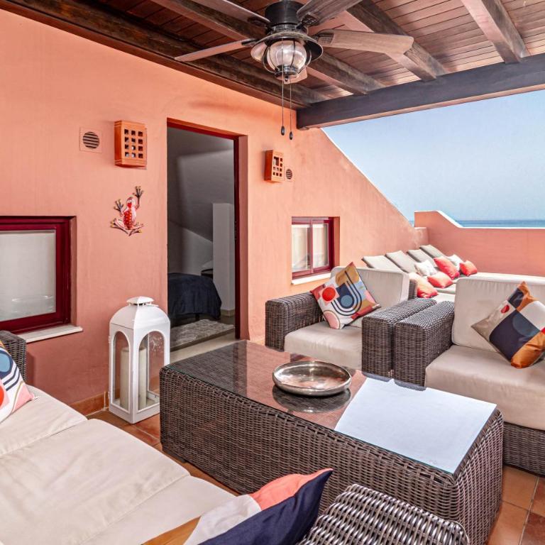 Luxury 3 bed Duplex Penthouse, 3 mins walk to the beach - Three-Bedroom Apartment - 5