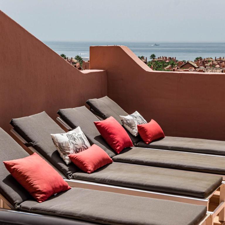 Luxury 3 bed Duplex Penthouse, 3 mins walk to the beach - Three-Bedroom Apartment - 25