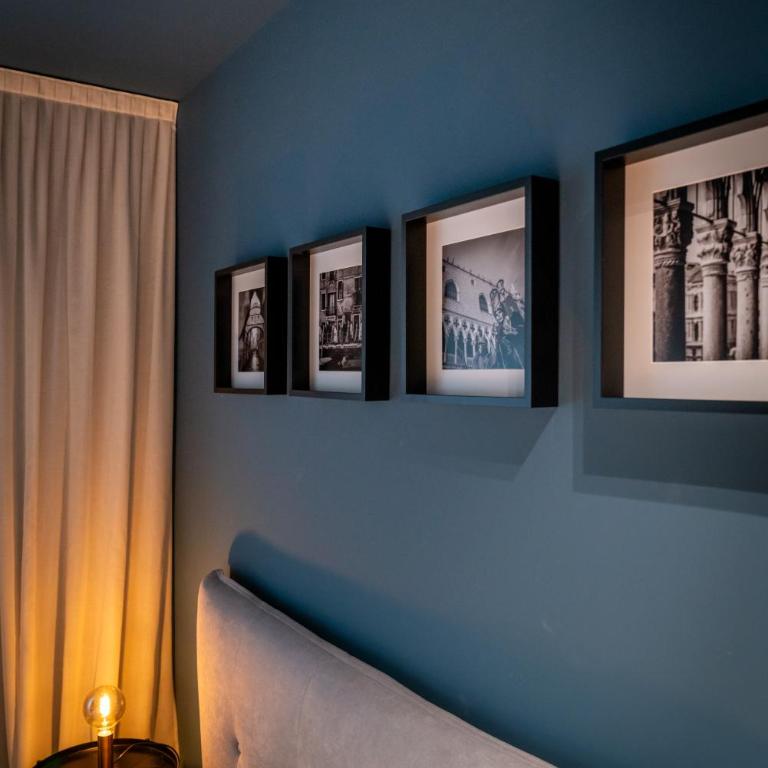 Moon 2BR Apt Modern Comfort Near Venice - Two-Bedroom Apartment - 14