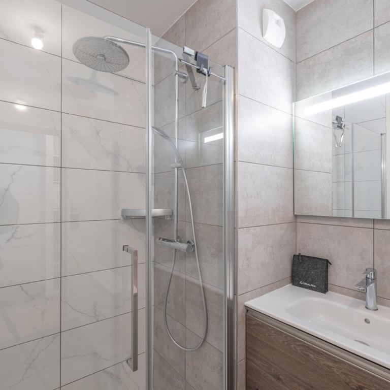 Appartement élégant à Huez avec balcon et parking - FR-1-645-60 - Appartement - 15
