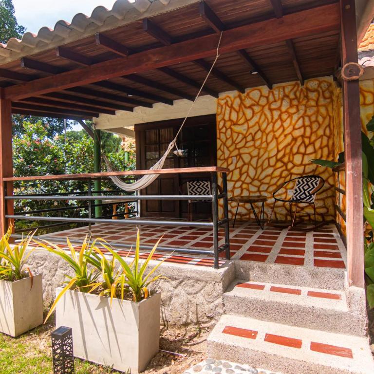 Portales del Tayrona Garden Hotel - Habitación con cama extragrande y balcón - 4