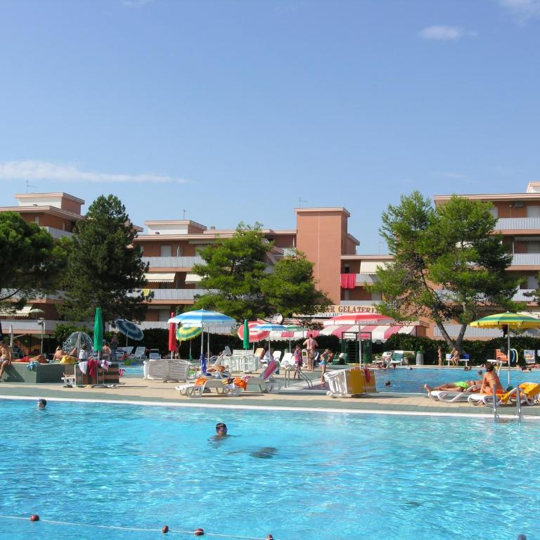 Residence Valbella - Monolocale con Vista Piscina (4 Adulti) - 1