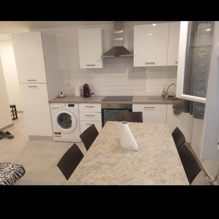 Grand Appartement, 2 ou 3 ou 4 pieces, tramway sur place, proche gare sncf St Augustin 900 metre , aéroport 1200 metre, plage ou Allianz riviera 10 min, palais nikaia 2 min , supermarché sur place, parking possible si disponible ou payant à 1000 metre - Apartamento - 18