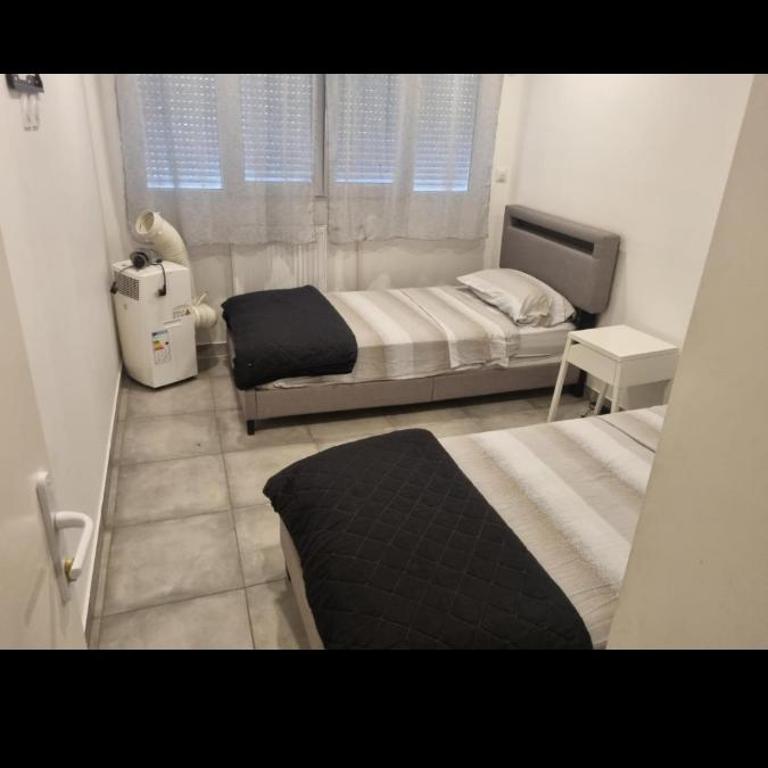 Grand Appartement, 2 ou 3 ou 4 pieces, tramway sur place, proche gare sncf St Augustin 900 metre , aéroport 1200 metre, plage ou Allianz riviera 10 min, palais nikaia 2 min , supermarché sur place, parking possible si disponible ou payant à 1000 metre - Apartamento - 12