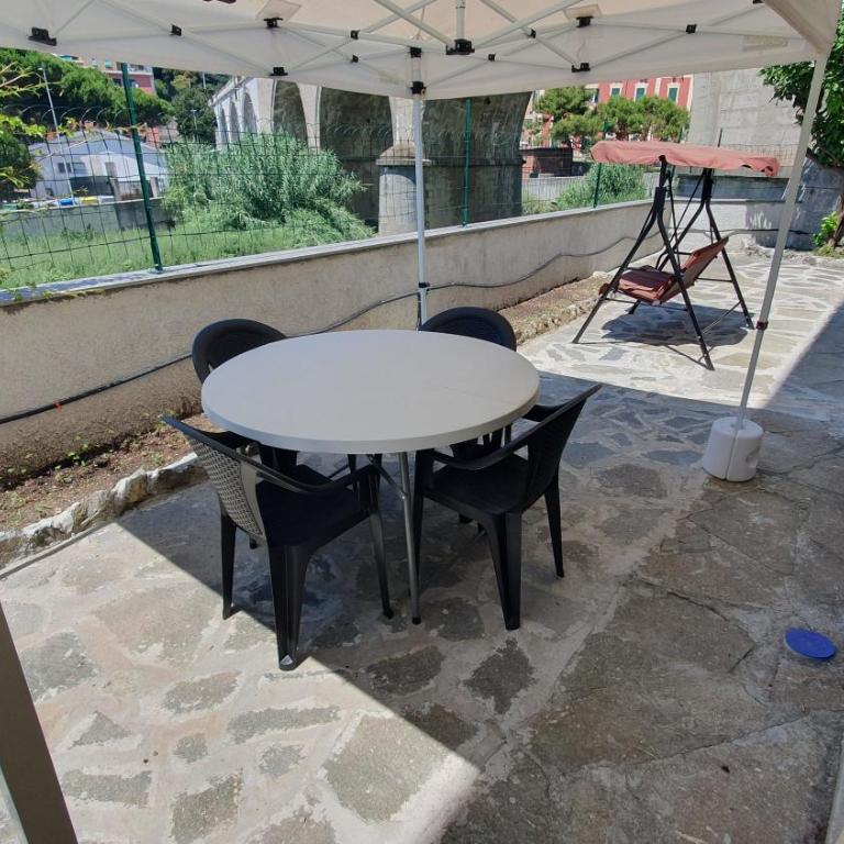 Villa indipendente con giardino - Villa - 11