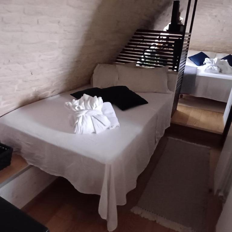 Relais San Giuliano - Camera Tripla con Bagno Privato - 1