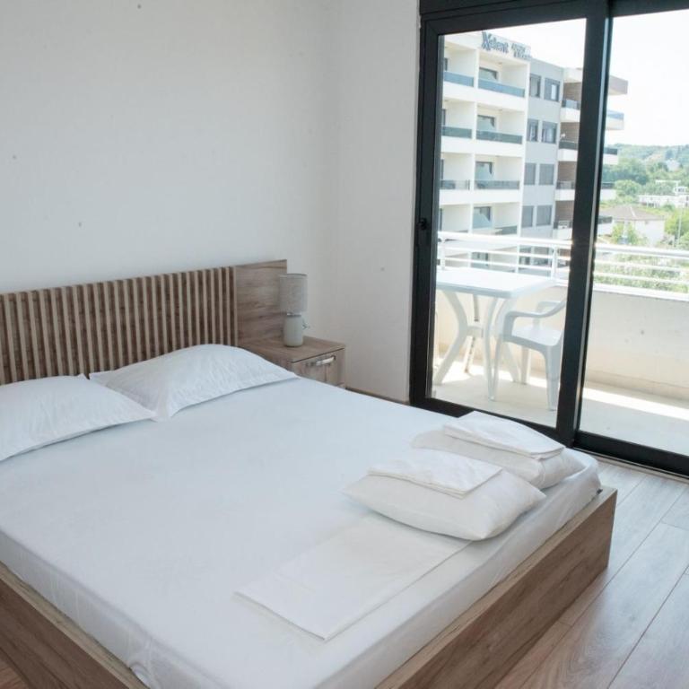 Suri Apartments - Two-Bedroom Deluxe Apartment with Balcony - 4
