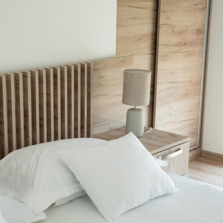 Suri Apartments - Two-Bedroom Deluxe Apartment with Balcony - 8