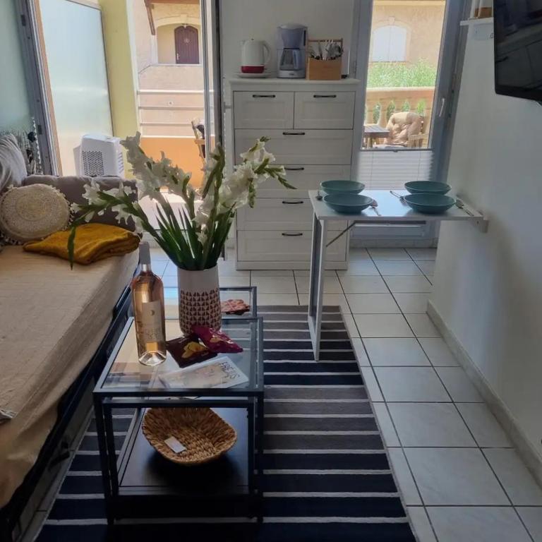 Gemütliches Studio, Pool, Parkplatz. Ohne Vis-a-vis. - Apartamento de 1 dormitorio - 5