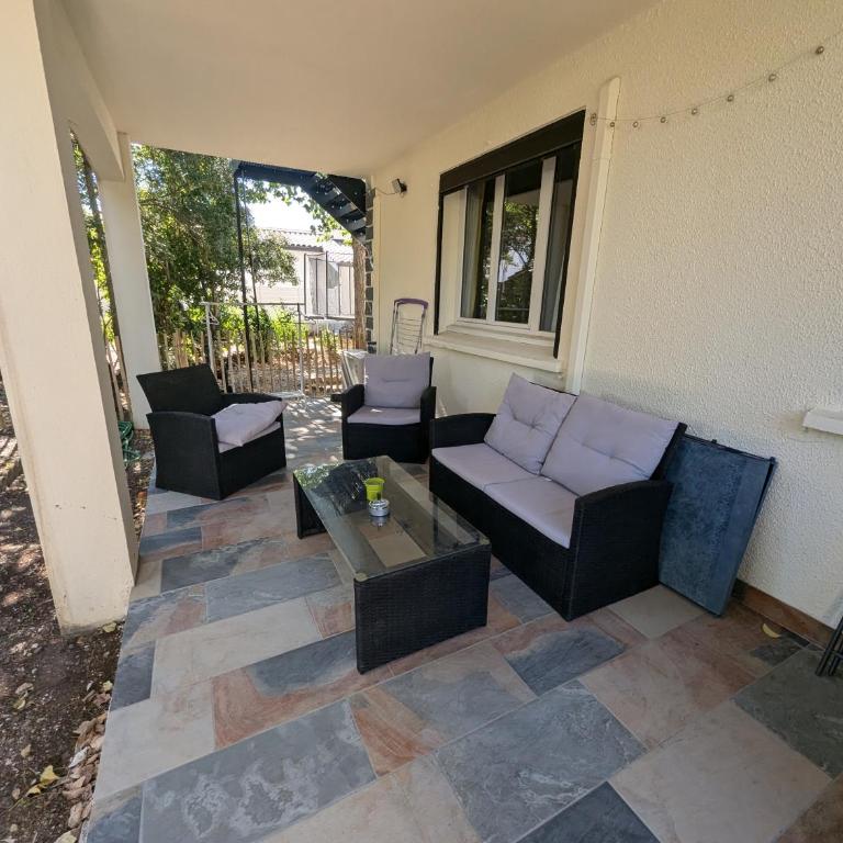 Calme mais proche toutes activités, F3 avec parking, jardin, piscine, wifi, clim dans propriété privée - Appartement 2 Chambres avec Piscine Privée - 5