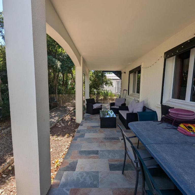 Calme mais proche toutes activités, F3 avec parking, jardin, piscine, wifi, clim dans propriété privée - Appartement 2 Chambres avec Piscine Privée - 6