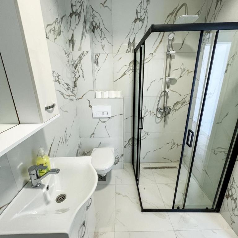 Suri Apartments - One-Bedroom Apartment - 1
