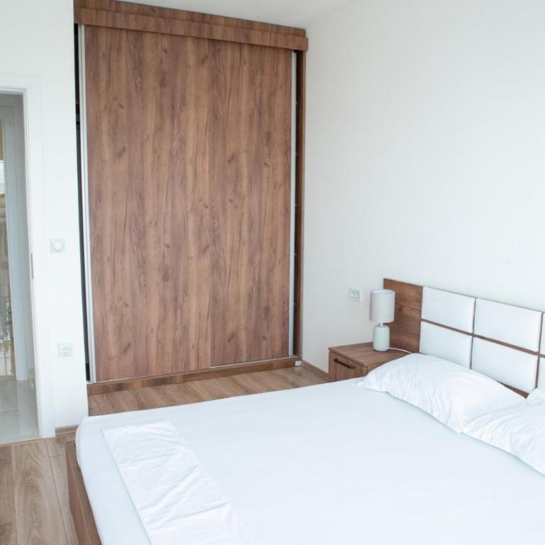 Suri Apartments - Two-Bedroom Apartment with City View - 6