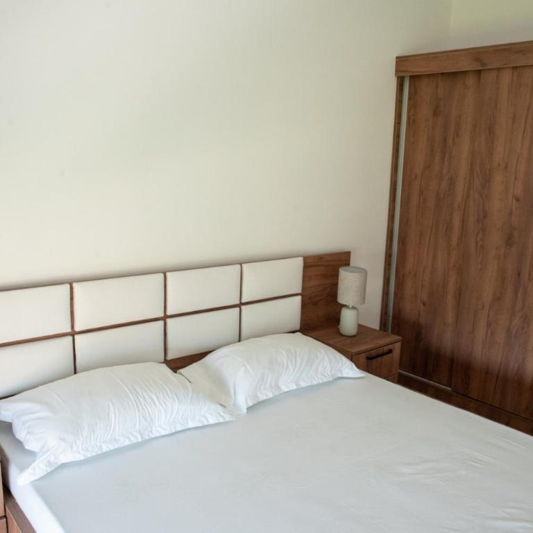 Suri Apartments - Two-Bedroom Apartment with City View - 11