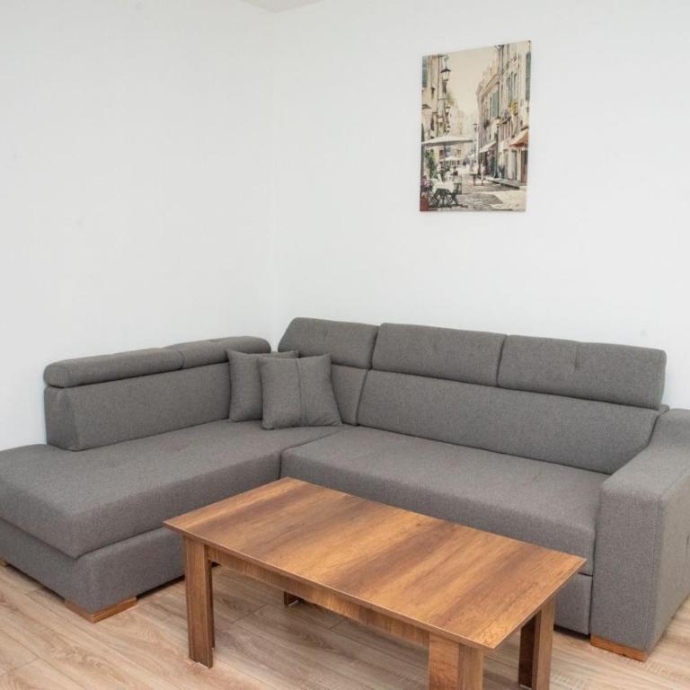 Suri Apartments - Two-Bedroom Apartment with City View - 13