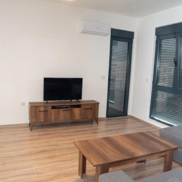 Suri Apartments - Two-Bedroom Apartment with City View - 4