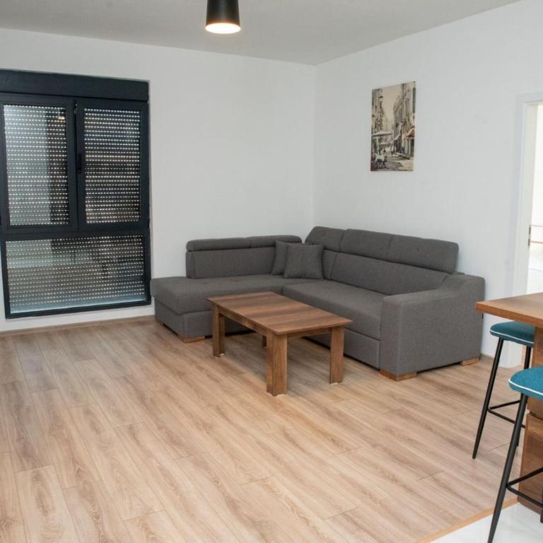 Suri Apartments - Two-Bedroom Apartment with City View - 12