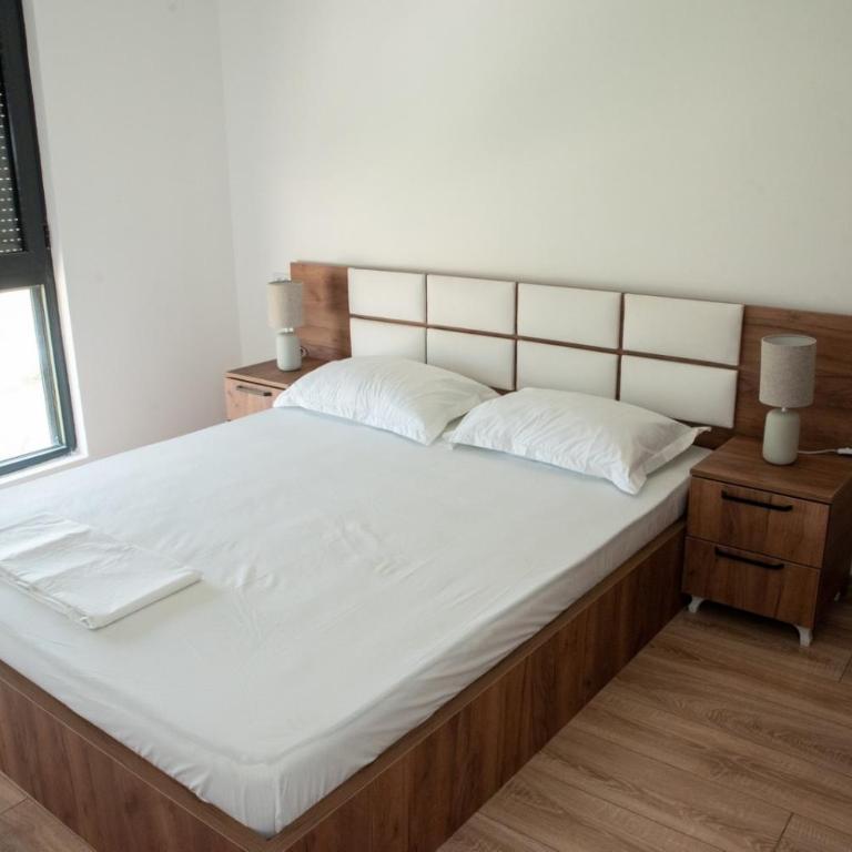 Suri Apartments - Two-Bedroom Apartment with City View - 3