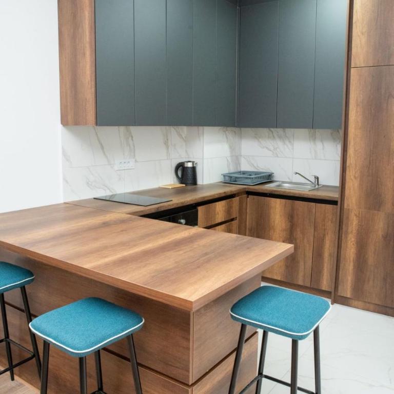 Suri Apartments - Two-Bedroom Apartment with City View - 1