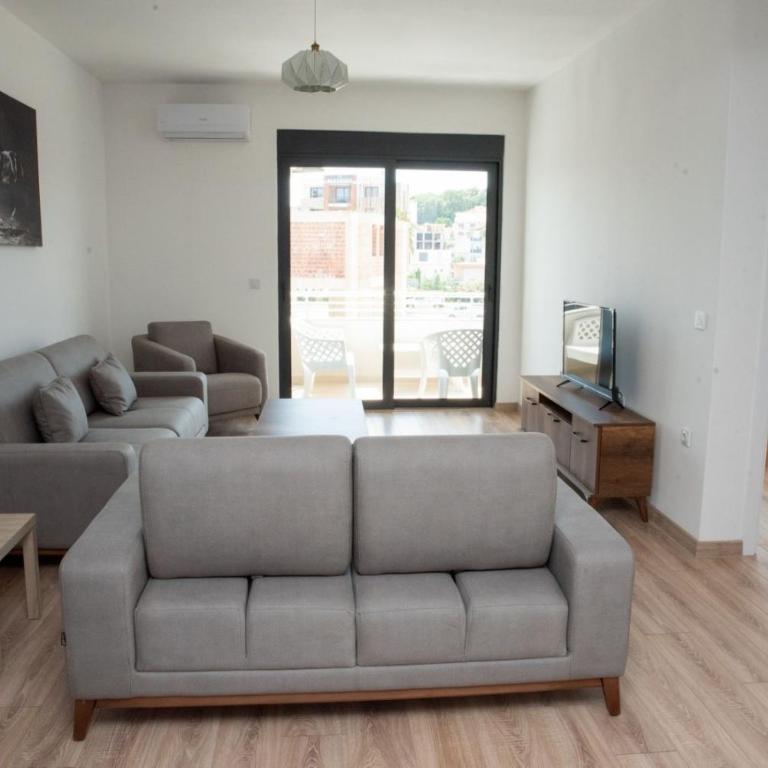 Suri Apartments - Two-Bedroom Apartment with Balcony - 8