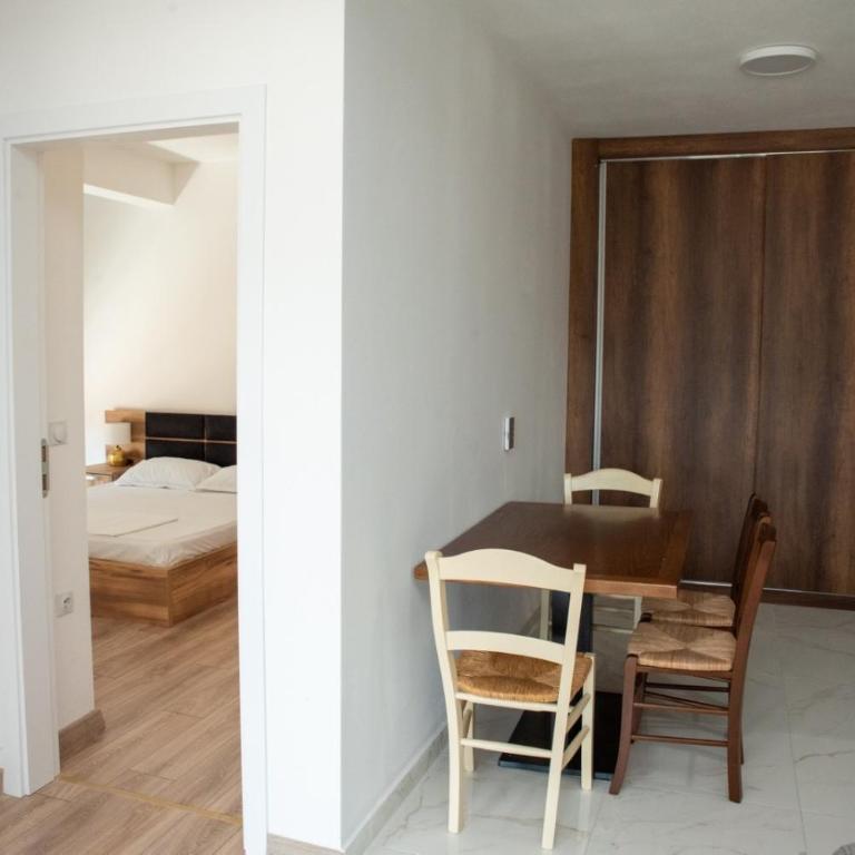 Suri Apartments - Two-Bedroom Apartment with Balcony - 7