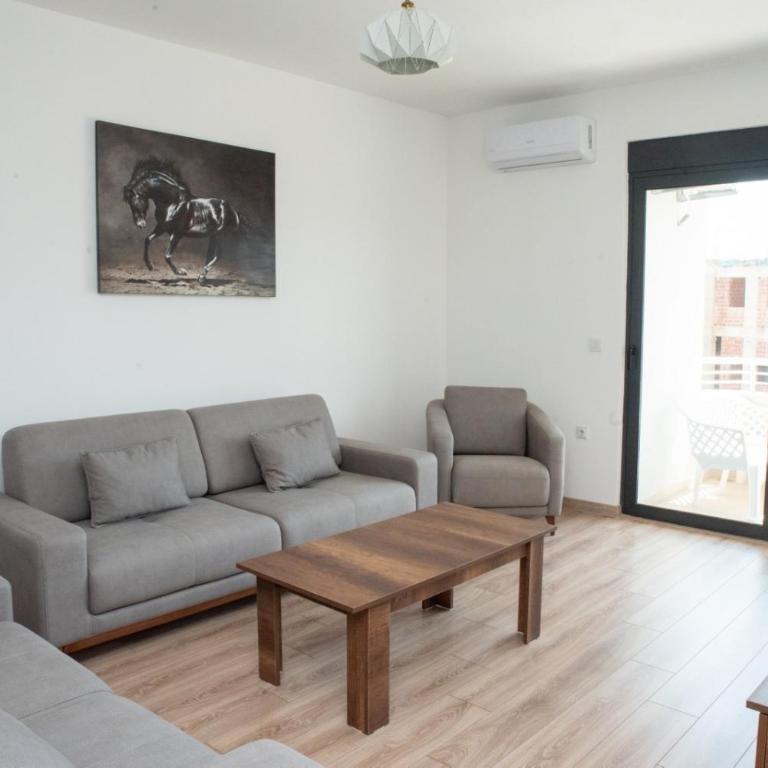 Suri Apartments - Two-Bedroom Apartment with Balcony - 5