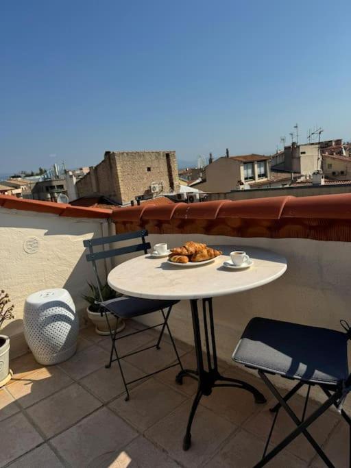 ARAZY - Superb duplex old Antibes very central, AC, terrace - Appartement 2 Chambres - 1