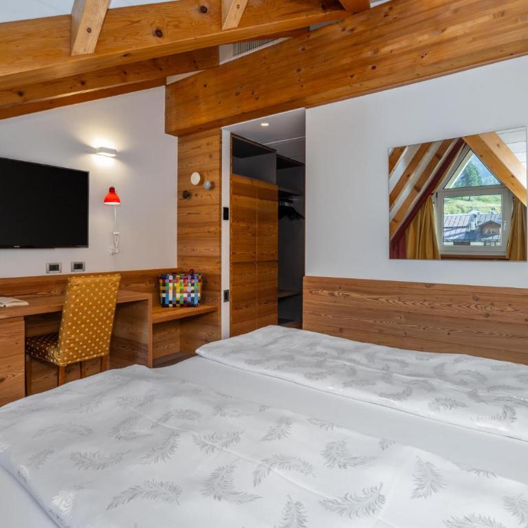 Alpholiday Dolomiti Wellness & Family Hotel - Habitación Doble Confort - 1