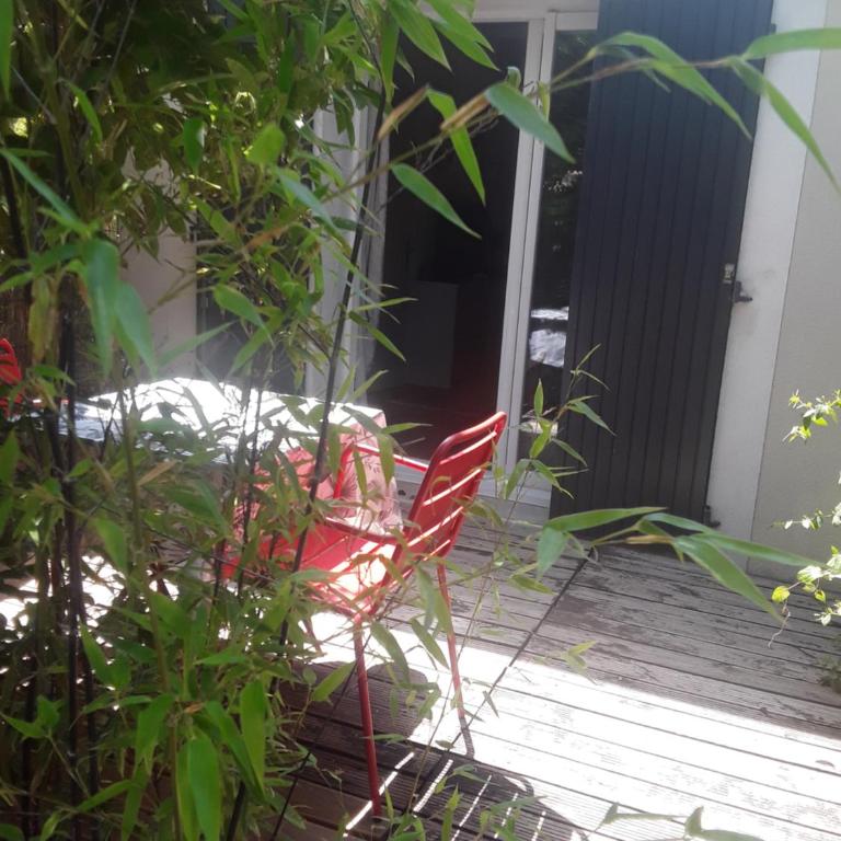 Chambre d'hôte équipée avec terrasse verdoyante - Chambre Double - 5