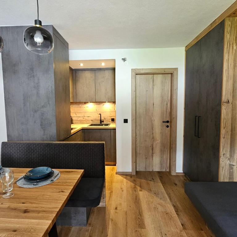 Roasthof Apartments - Apartment mit 1 Schlafzimmer und Balkon - 3