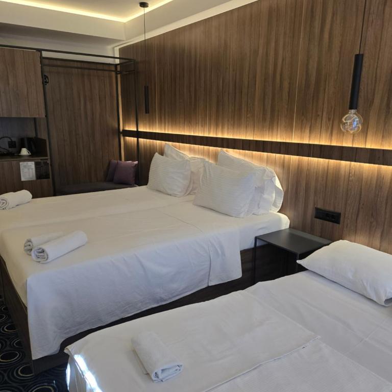 Hotel Carpe Diem - Porodična Soba sa Balkonom - 1