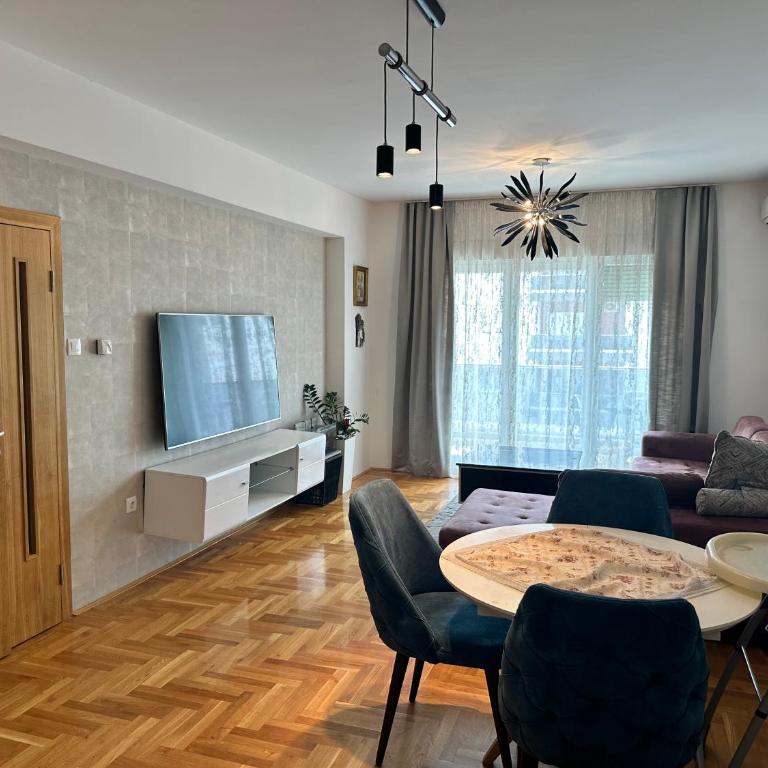 M&M Apartment - Two-Bedroom Apartment - 11