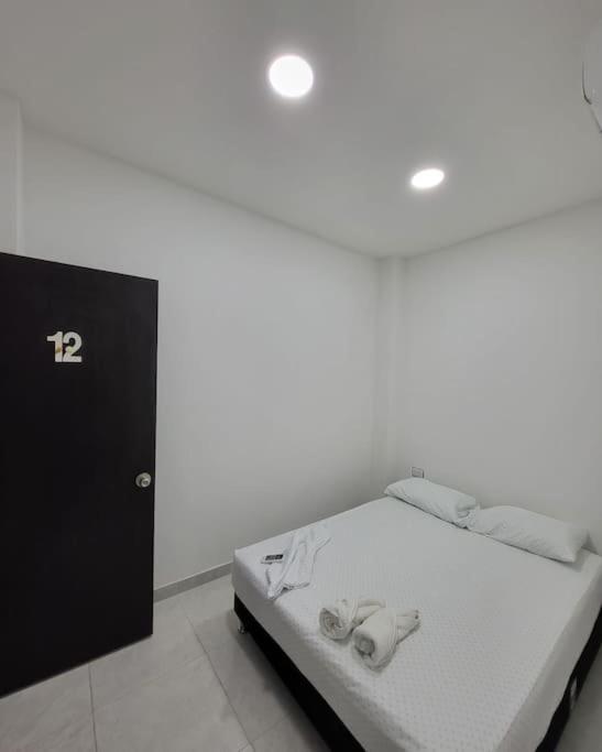 Hostal Casa Familiar Josi - Habitación Doble con baño privado - 5