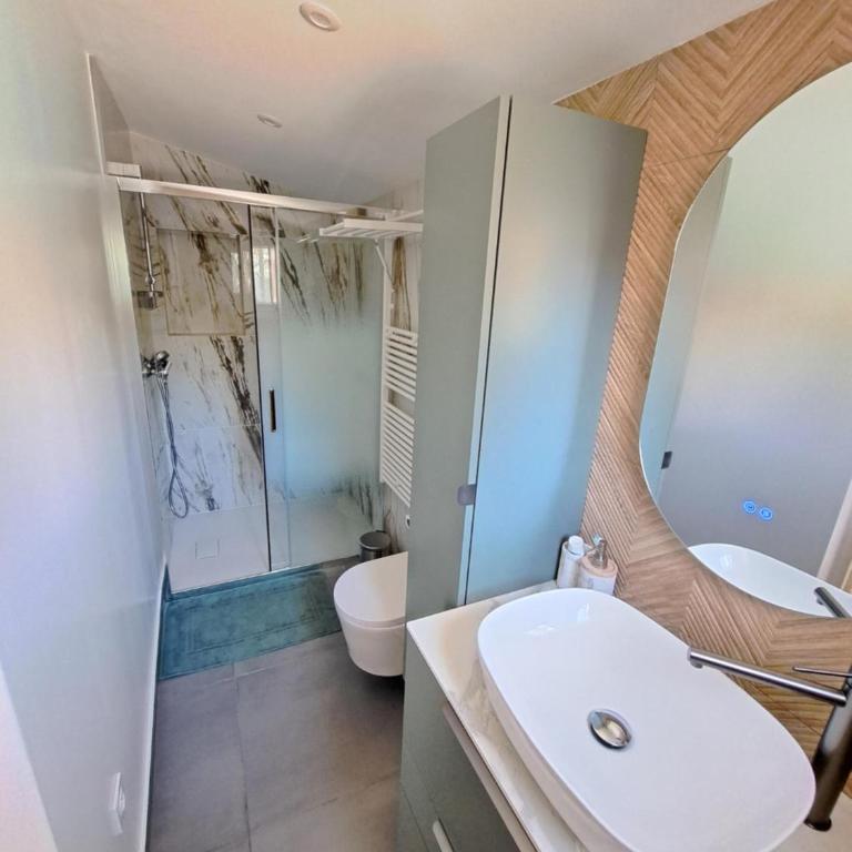 Chez J-JM - Chambre Double avec Salle de Bains Privative - 5