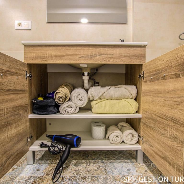 Adri Home centro ciudad con garaje privado - Two-Bedroom Apartment - 61