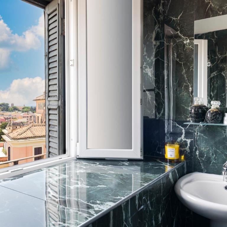 Elysium Suites Colosseo - Deluxe Room with Colosseum View - 7
