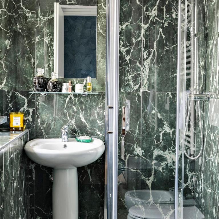 Elysium Suites Colosseo - Deluxe Room with Colosseum View - 6