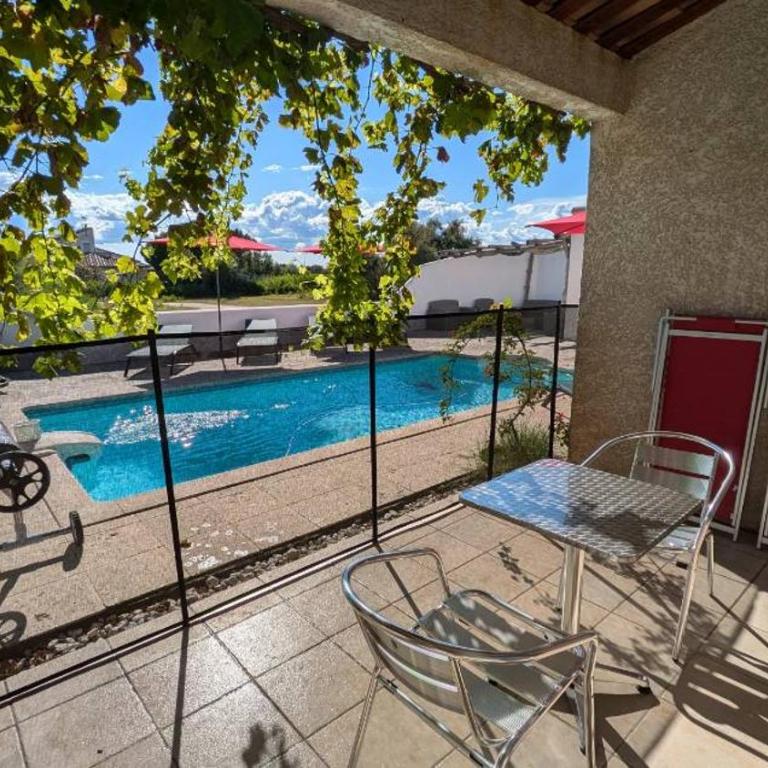 Les Geckos - Chambre Double - Vue sur Piscine - 1