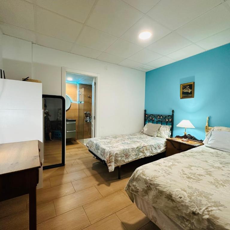 Mirador 5 del Mercado Central - habitacion con baño privado en el centro de la Ciudad Vella - Double Room with Private Bathroom - 8