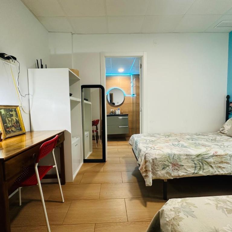 Mirador 5 del Mercado Central - habitacion con baño privado en el centro de la Ciudad Vella - Double Room with Private Bathroom - 25