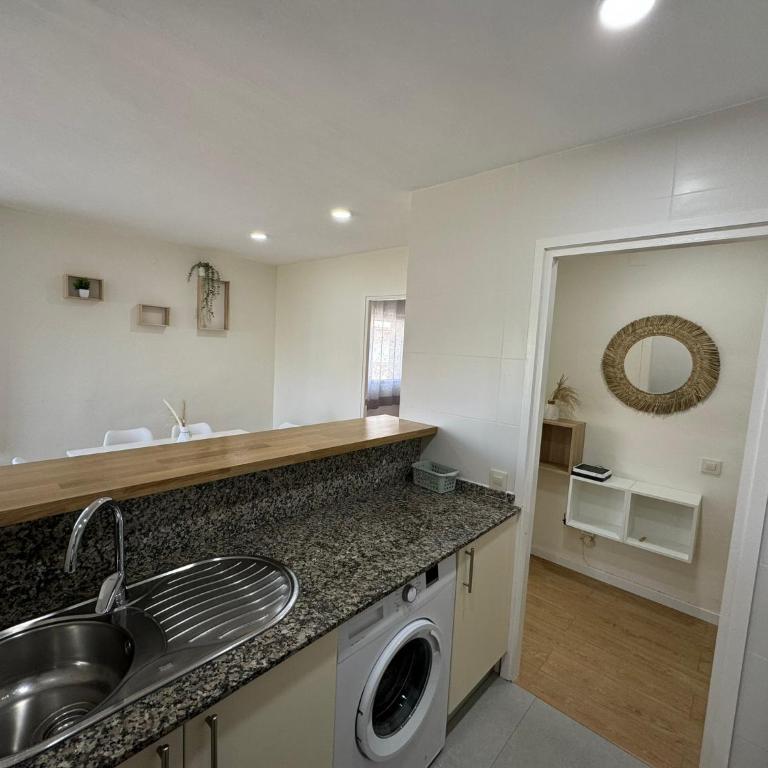 M10 Salou apartaments - Two-Bedroom Apartment with Terrace - 25