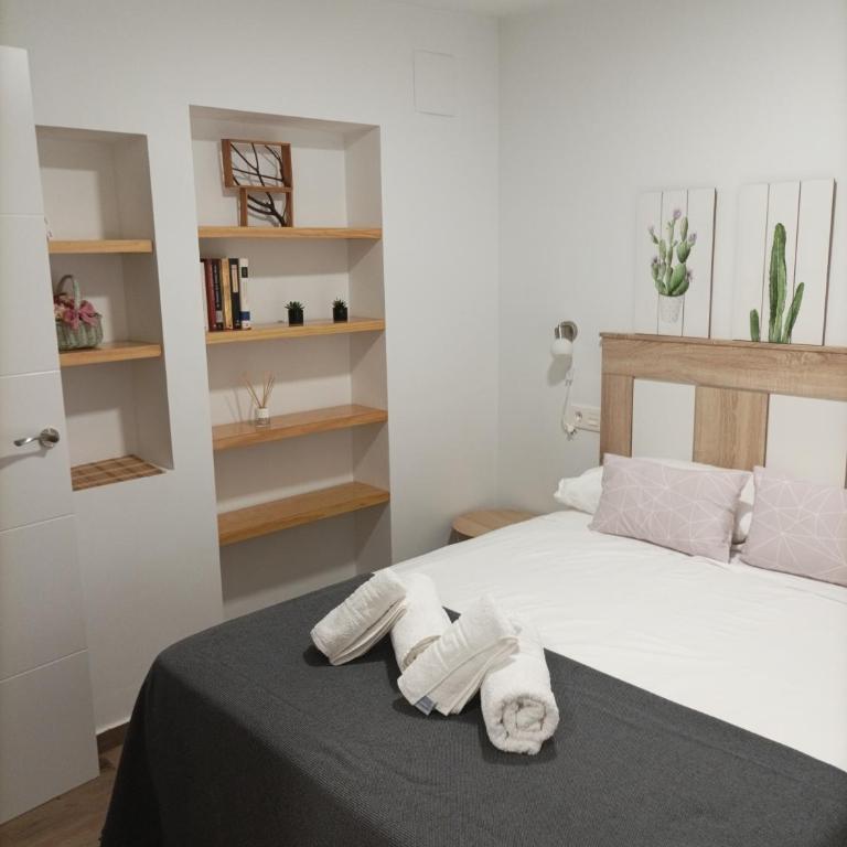 ACOGEDOR APARTAMENTO JUNTO PALACIO CONGRESOS - Two-Bedroom Apartment - 2