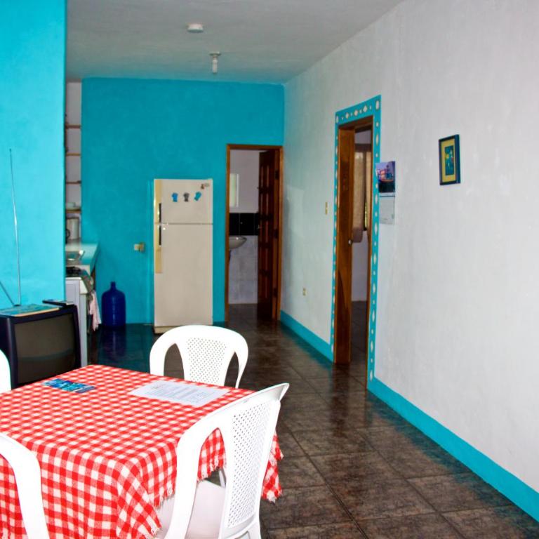 Hostal Suiza - Two-Bedroom Suite - 2