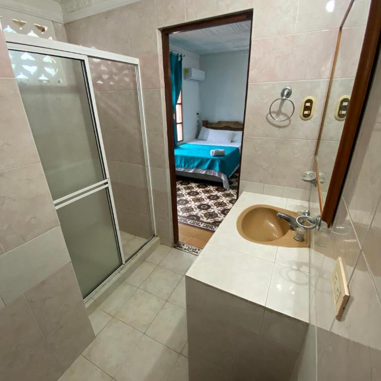 Casa Bahía Colonial - Cartagena - Double Room with Two Double Beds - 3