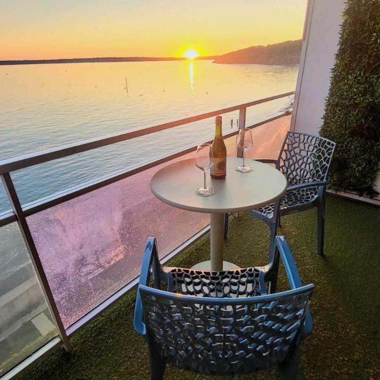 - L'IROIZH - CONCARNEAU - VUE MER PANORAMIQUE - STUDIO STANDING PLAGE DES SABLES BLANCS - PARKING - DRAPS & SERVIETTES INCLUS - NEAR THALASSOTHERAPY - Wifi - - Apartment mit 1 Schlafzimmer - 3