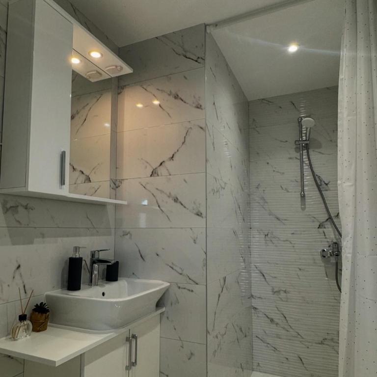 Vila Varagic - One-Bedroom Apartment with Balcony and Sea View - 13