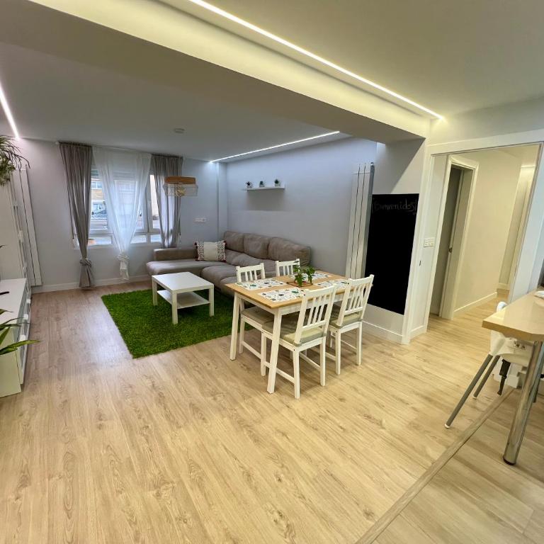 Apartamento Exclusivo Playa San Lorenzo con Parking Gratis - Apartamento de 3 dormitorios - 2