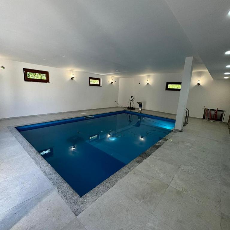 Holiday Home with Private Pool - Villa - 2