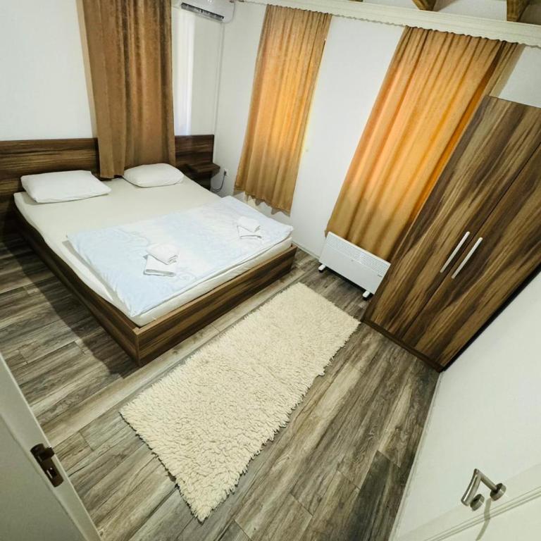 Holiday Home with Private Pool - Villa - 8
